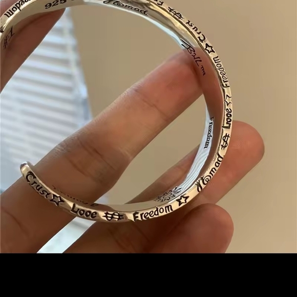 Inspirational Silver Cuff Bracelet - Picture 4 of 4